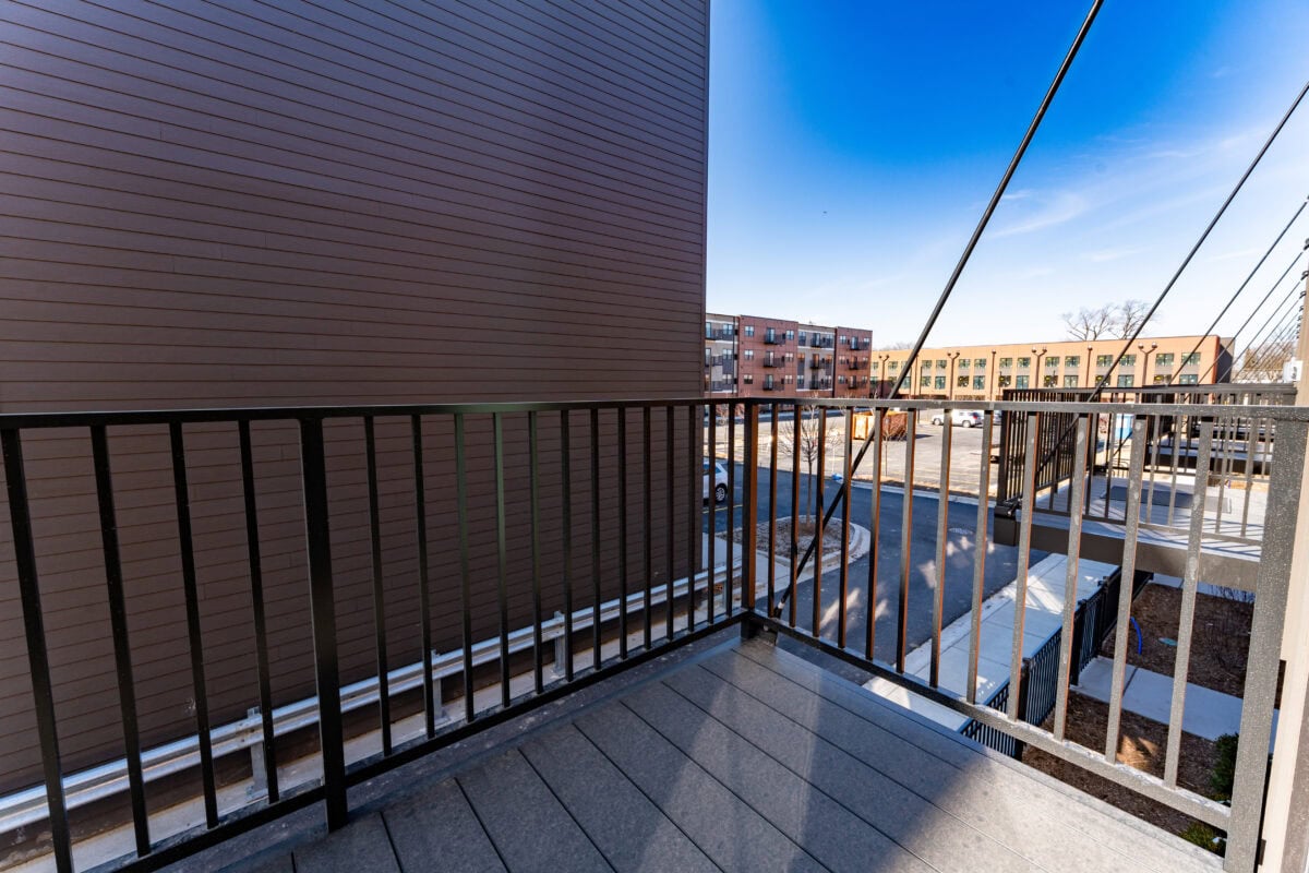 #1653 2ndfloor balcony 1