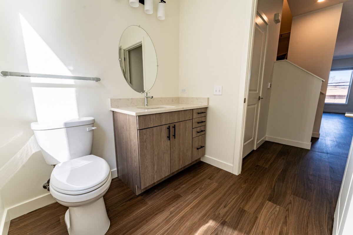 #1653 2ndfloor bathroom 2
