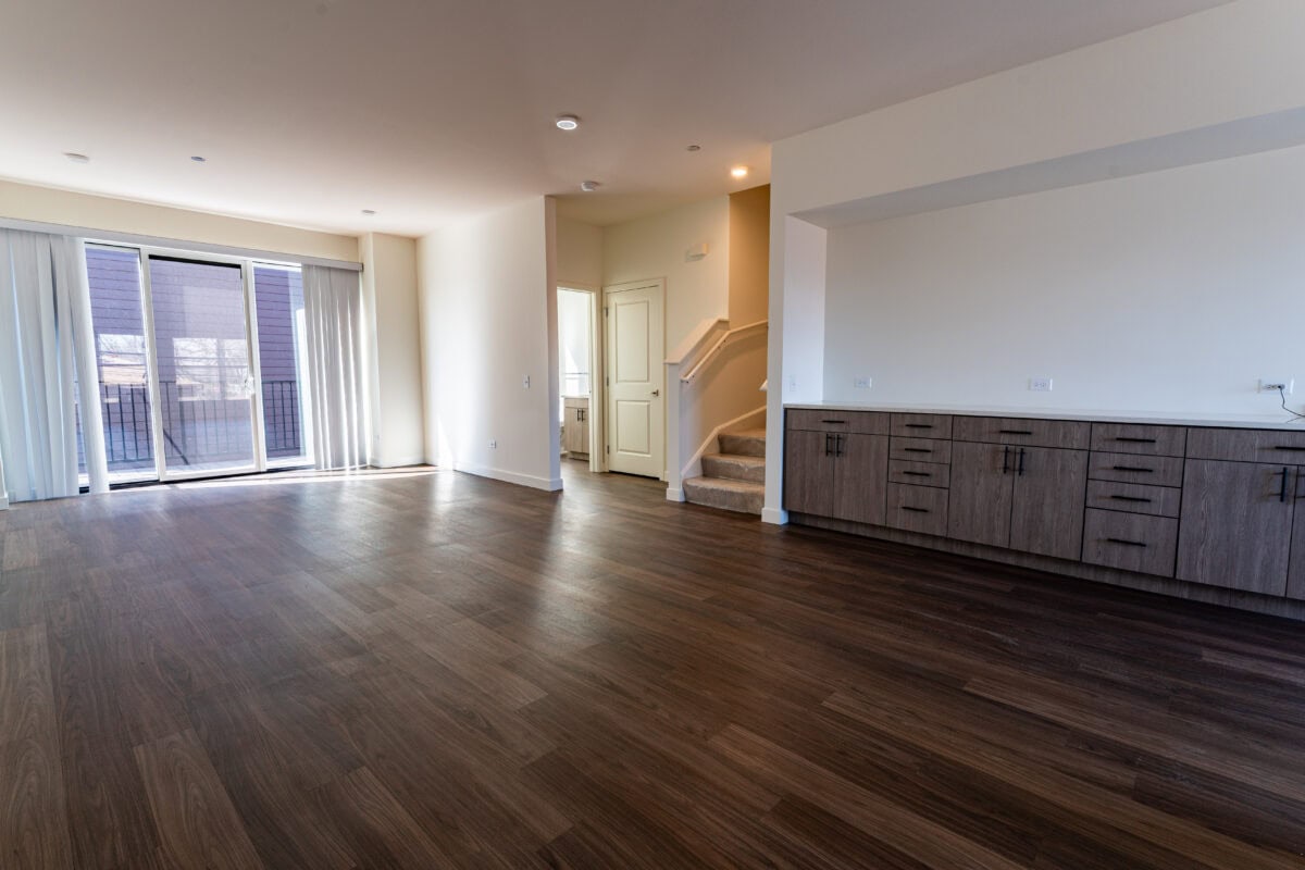 #1653 2ndfloor livingroom 1