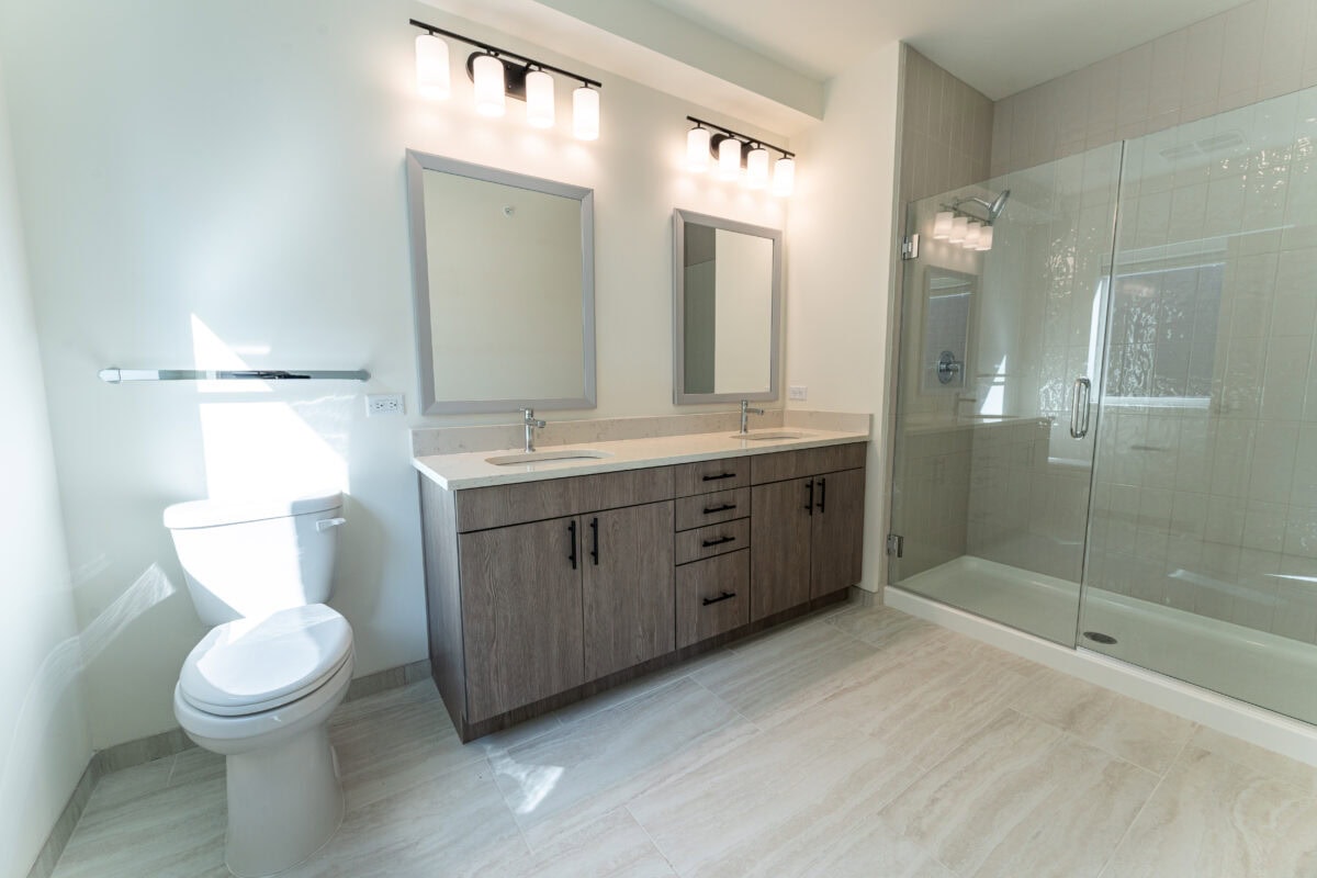 #1653 3rdfloor bathroom2 1