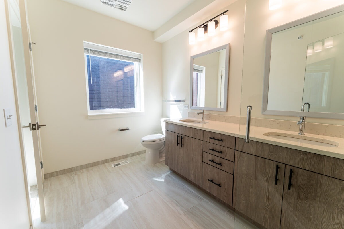 #1653 3rdfloor bathroom2 2