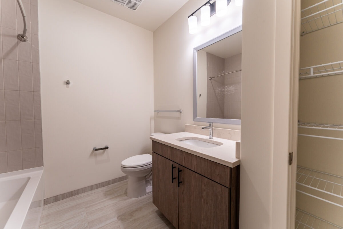 #1653 3rdfloor bathroom 1