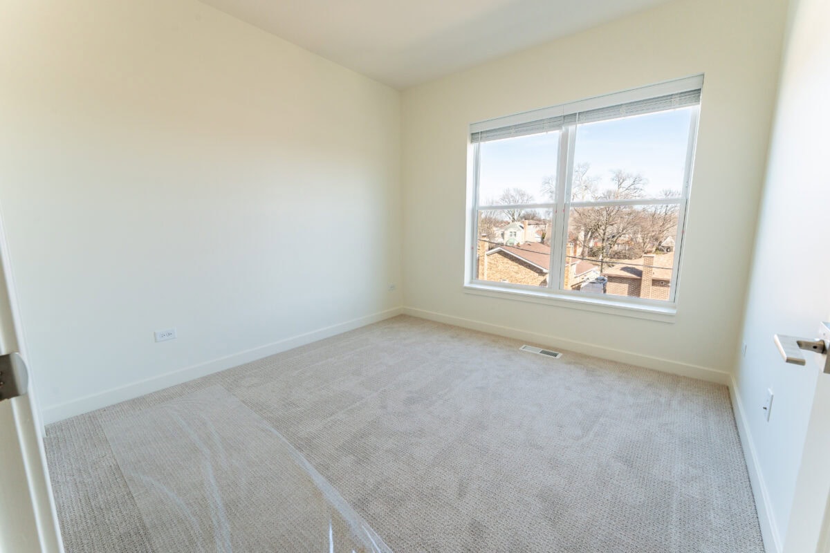 #1653 3rdfloor bedroom2 1