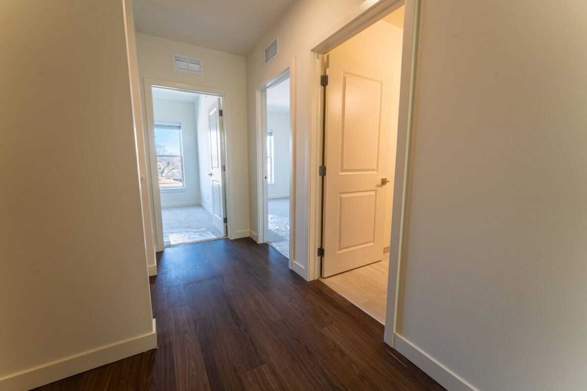 #1653 3rdfloor hall