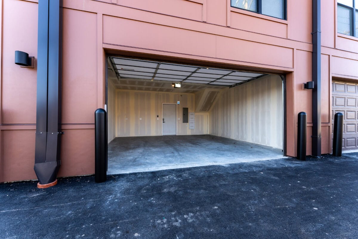 #1653 garage 1