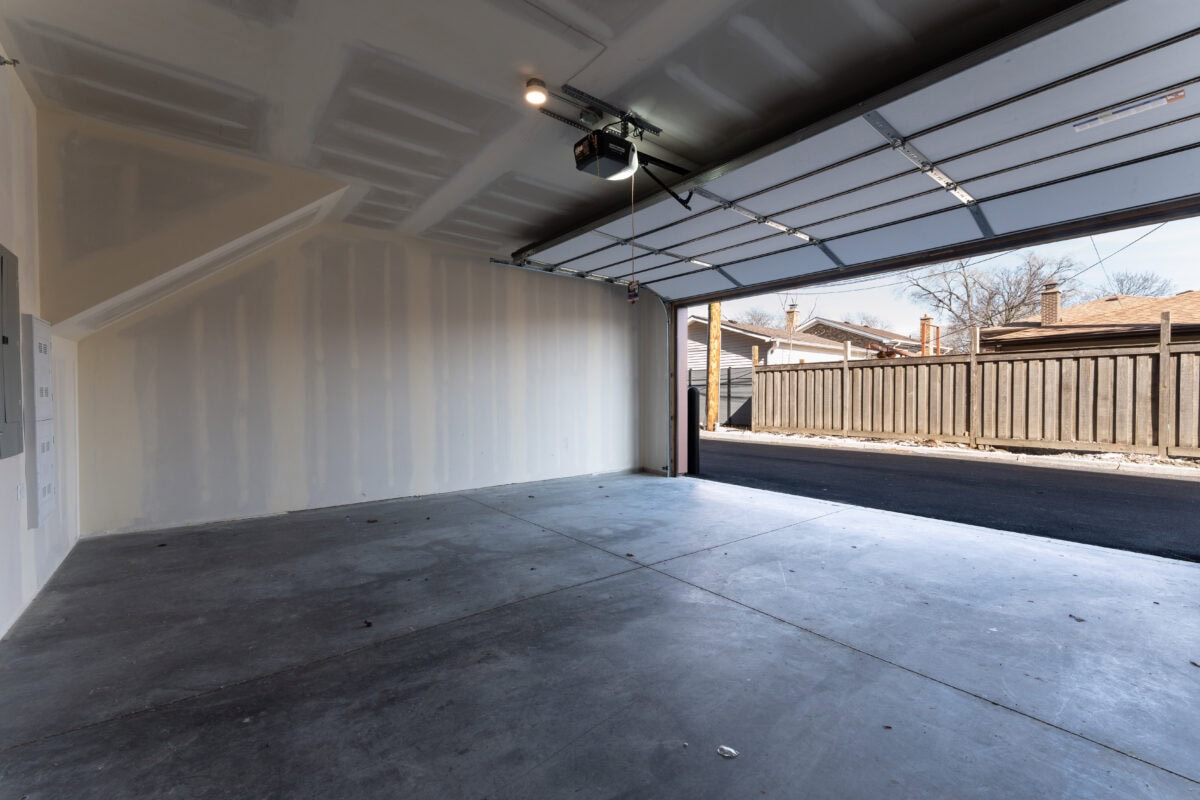 #1653 garage 2